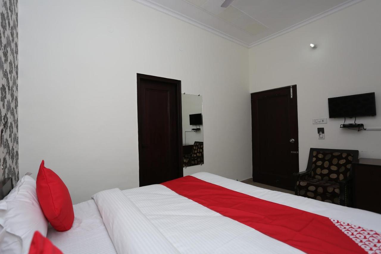 Oyo Flagship 15481 Hotel Star Karnāl Kültér fotó